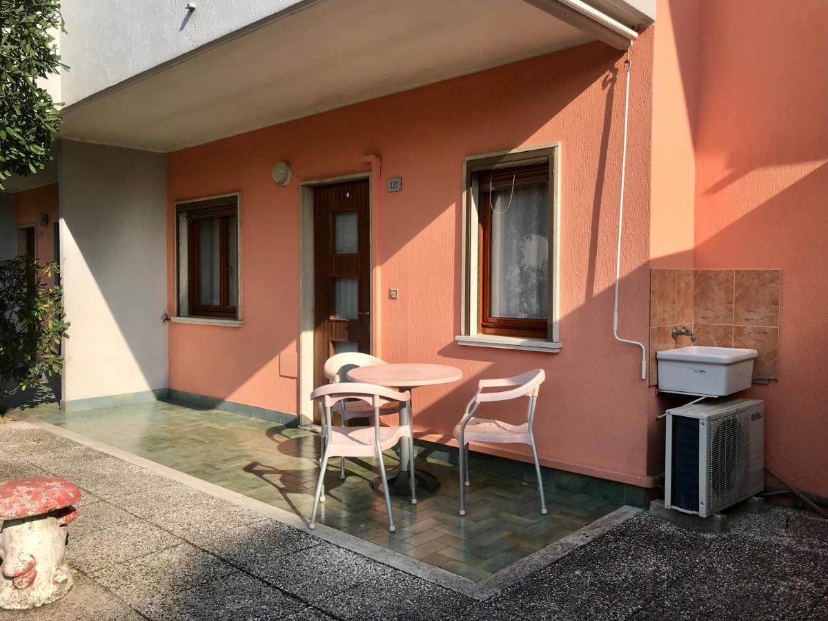 Villaggio Le Ginestre Бибионе Екстериор снимка