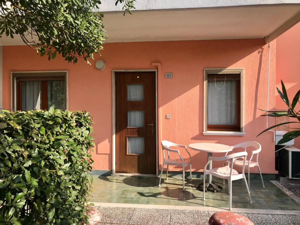 Villaggio Le Ginestre Бибионе Екстериор снимка