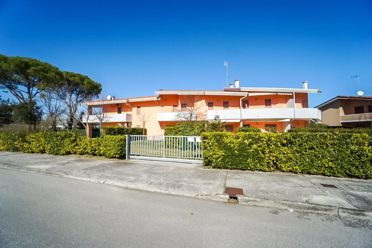 Villaggio Le Ginestre Бибионе Екстериор снимка