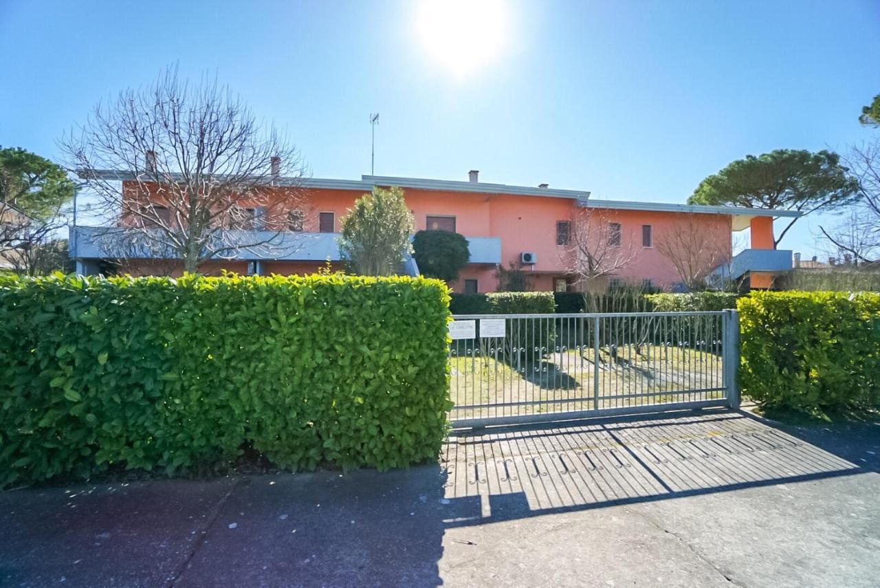 Villaggio Le Ginestre Бибионе Екстериор снимка